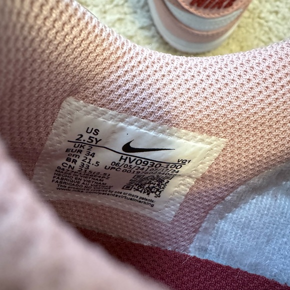 Nike Kids Dunk Low Pink and White Kids' Sneakers 2.5Y - Picture 5 of 5